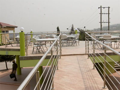 Crown Liberty Hotel Acra Exterior foto